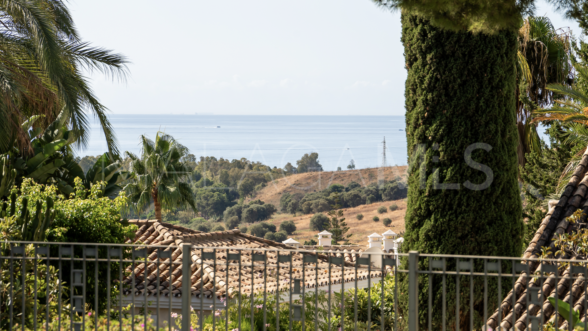 Villa for sale in Altos del Paraiso