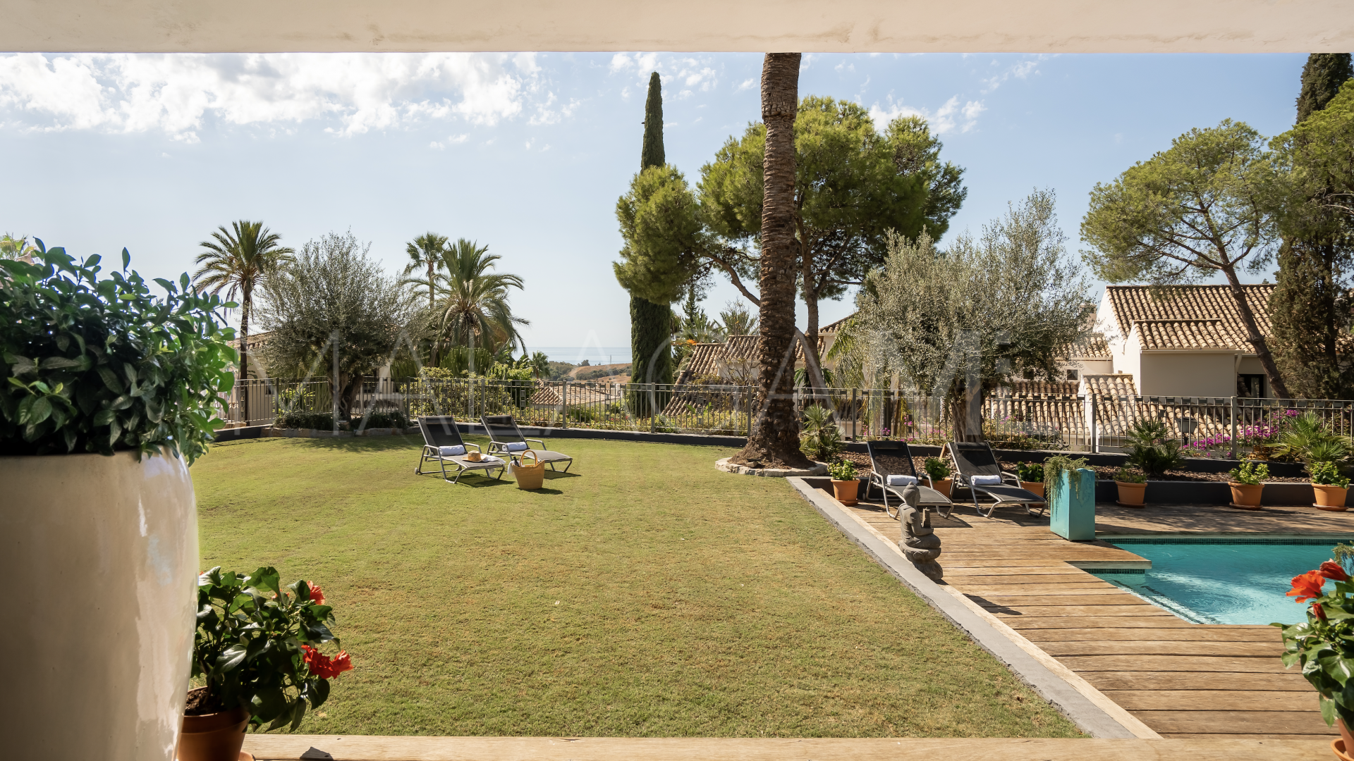 Villa for sale in Altos del Paraiso