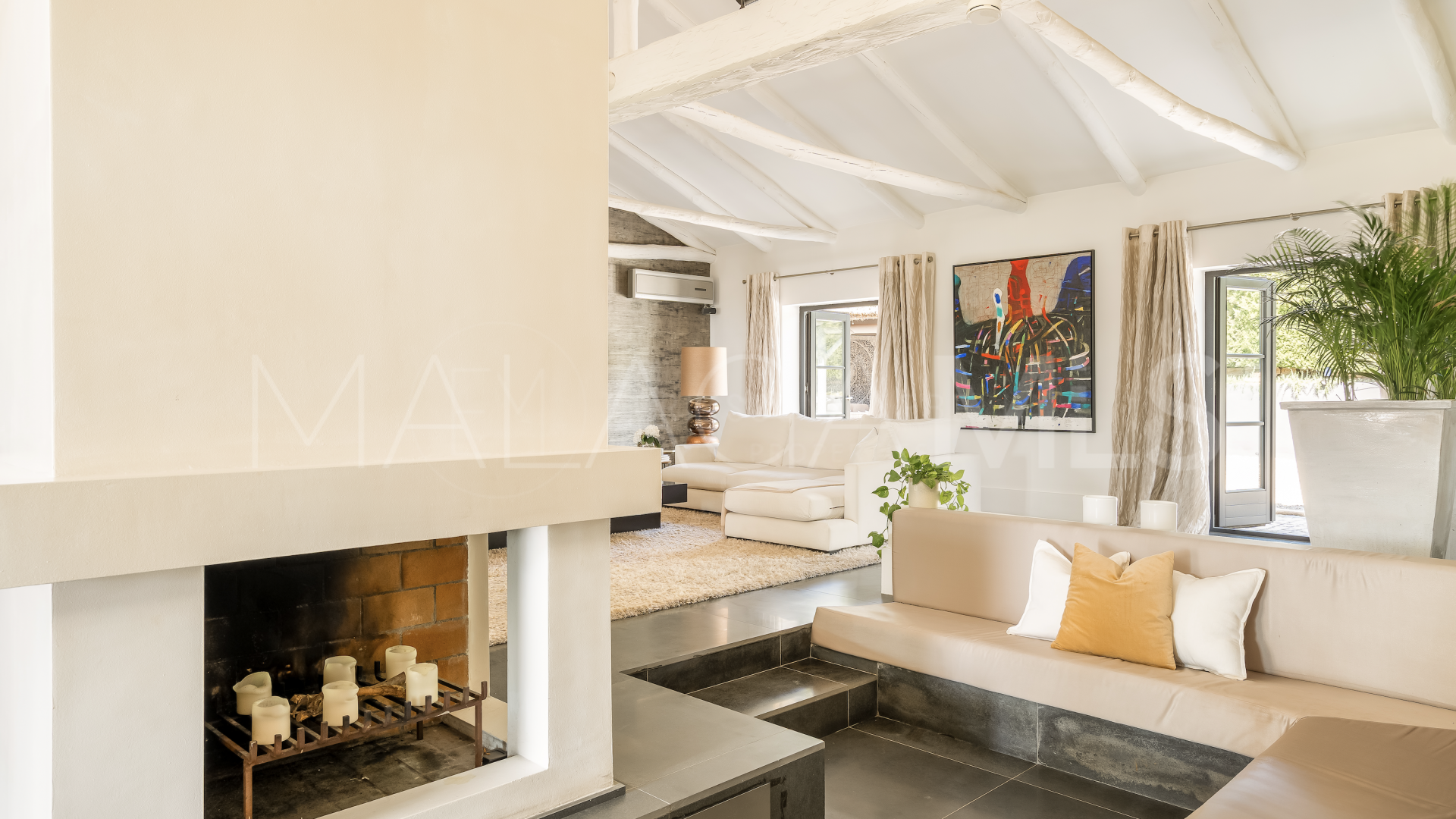 Villa for sale in Altos del Paraiso