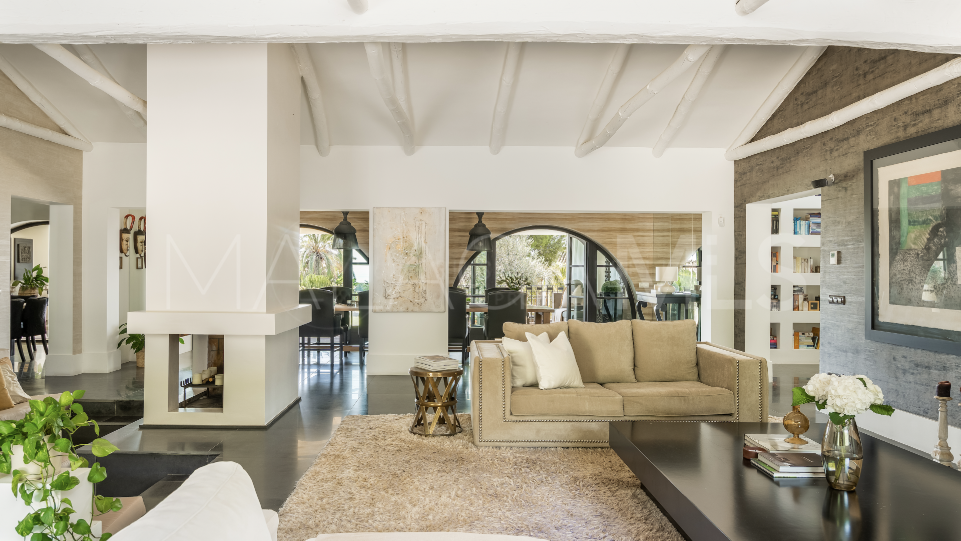 Villa for sale in Altos del Paraiso