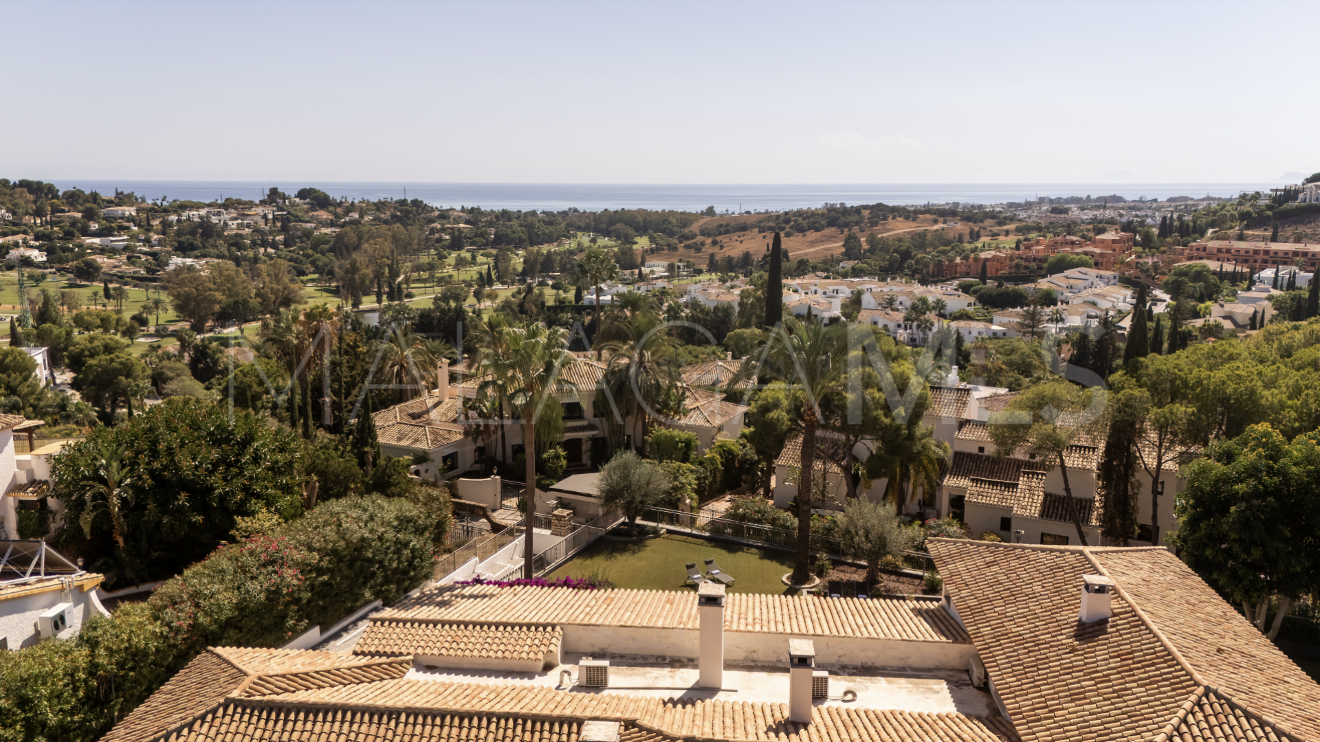 Villa for sale in Altos del Paraiso