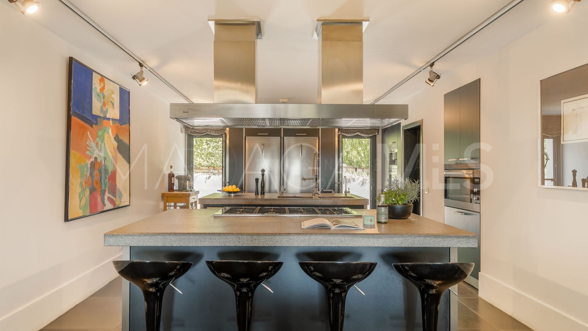 Villa for sale in Altos del Paraiso