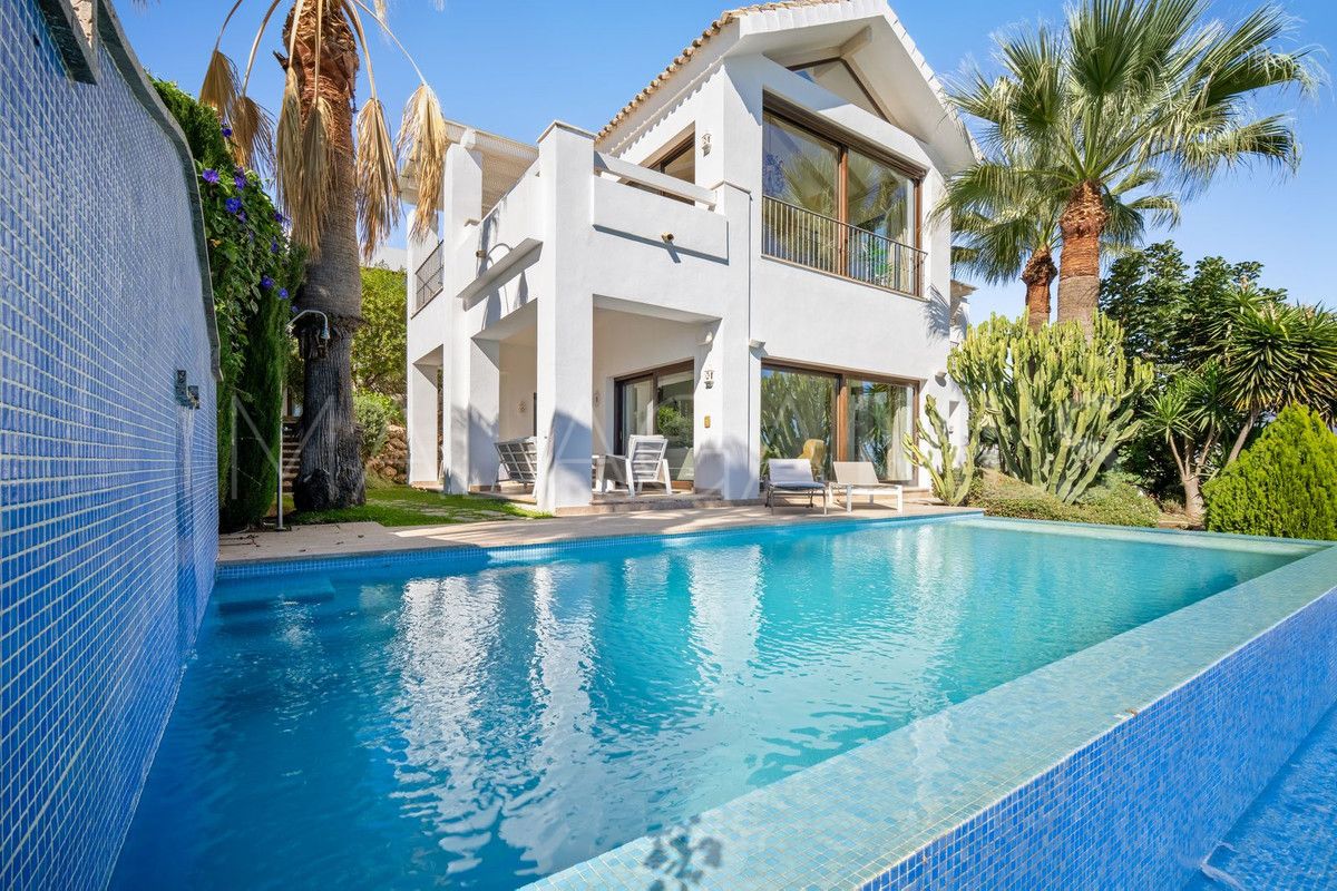 For sale 5 bedrooms villa in El Paraiso