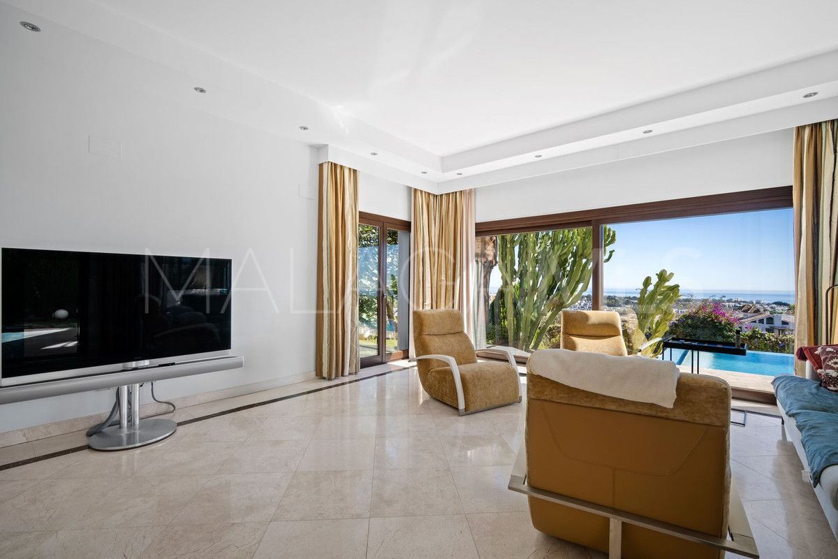 For sale 5 bedrooms villa in El Paraiso