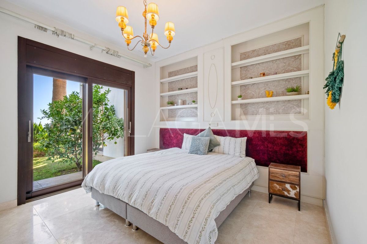 For sale 5 bedrooms villa in El Paraiso