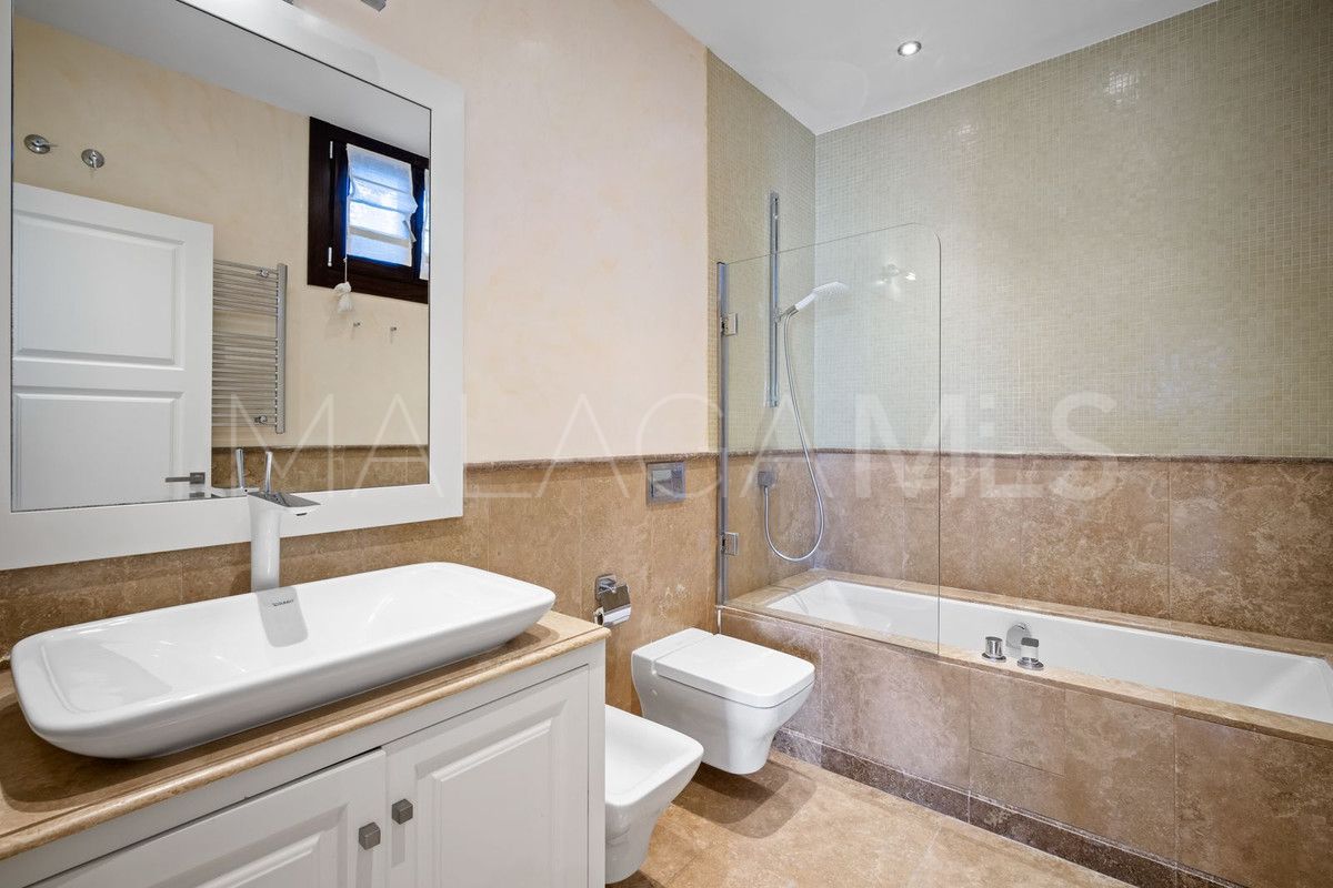 For sale 5 bedrooms villa in El Paraiso