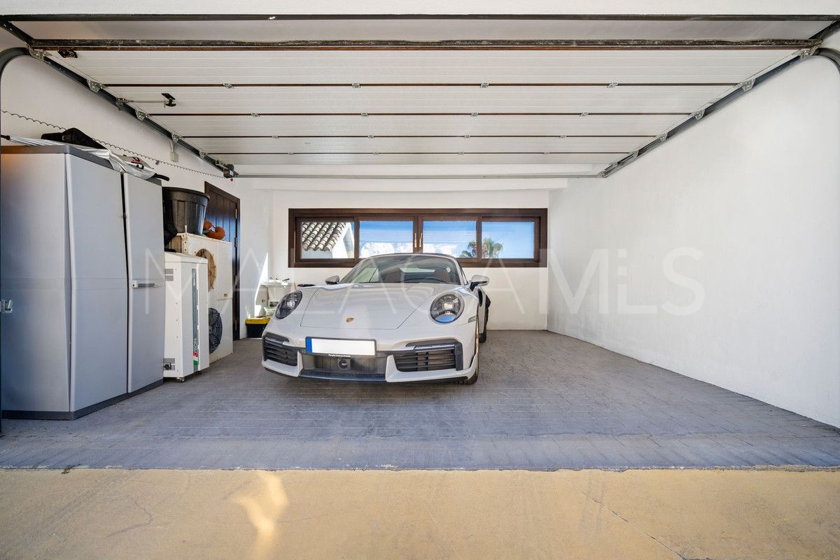 For sale 5 bedrooms villa in El Paraiso