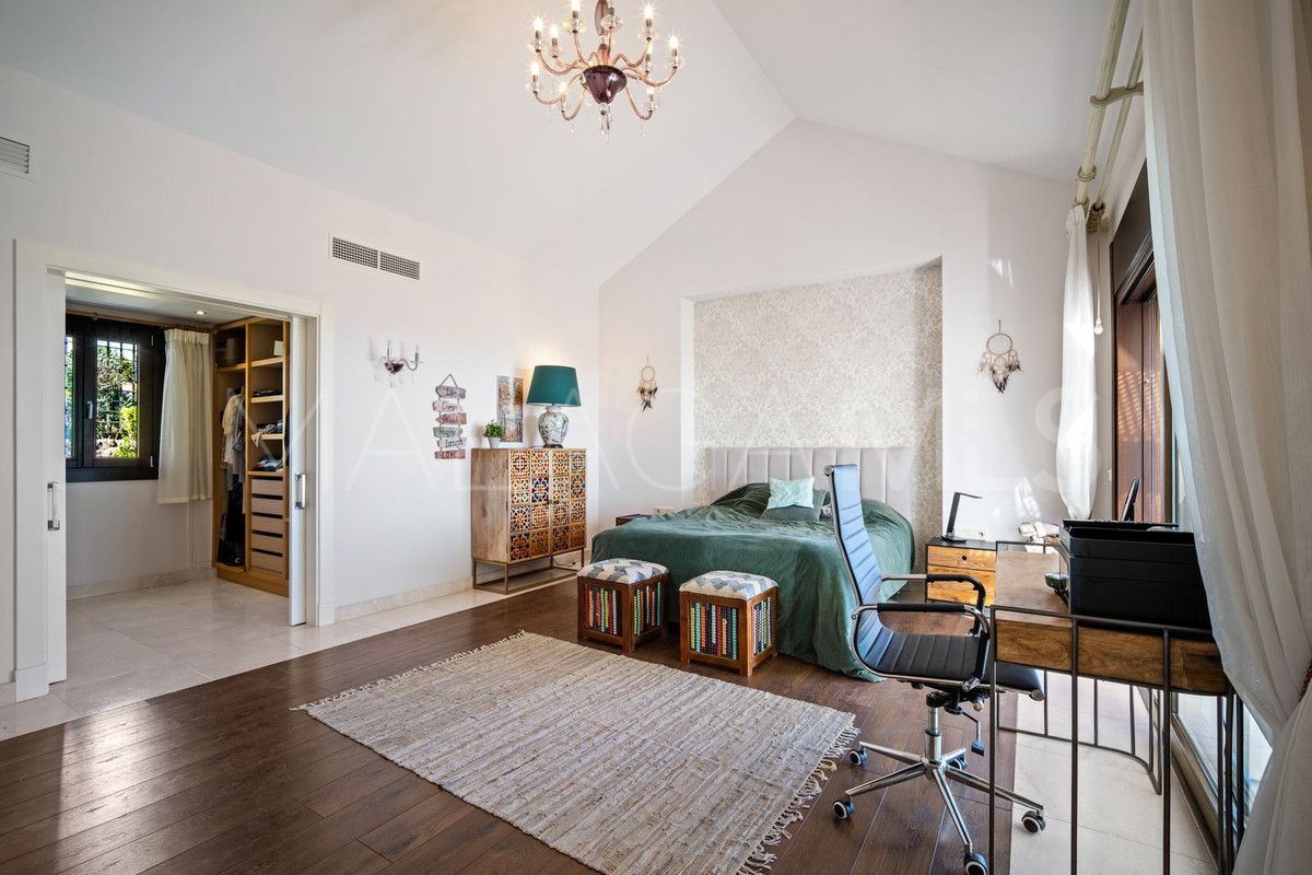 For sale 5 bedrooms villa in El Paraiso