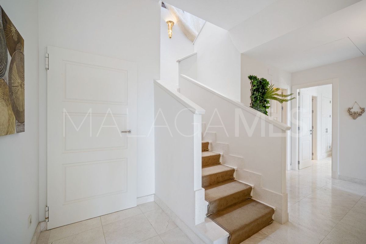 For sale 5 bedrooms villa in El Paraiso