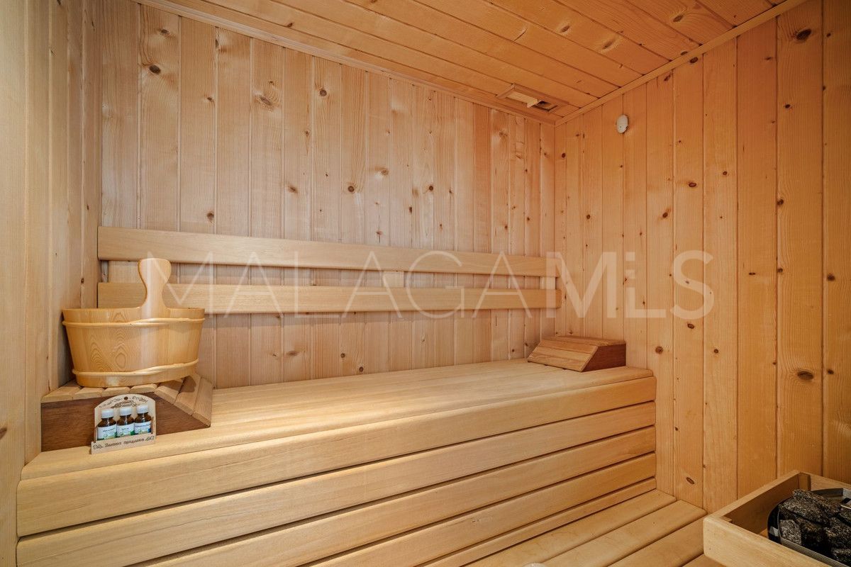 For sale 5 bedrooms villa in El Paraiso