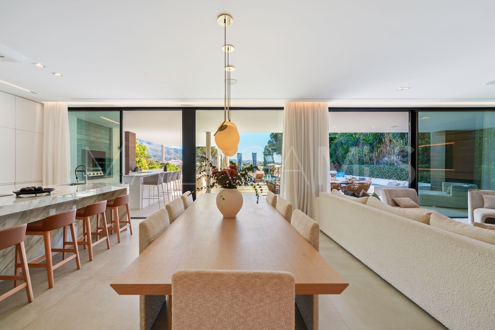 Villa for sale in Nueva Andalucia