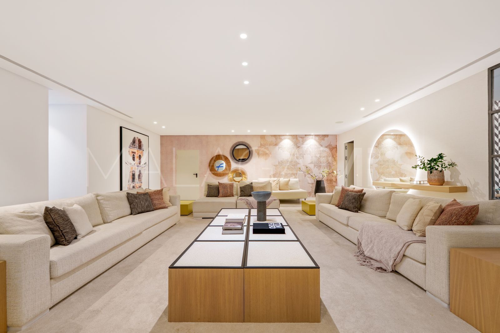 Villa for sale in Nueva Andalucia