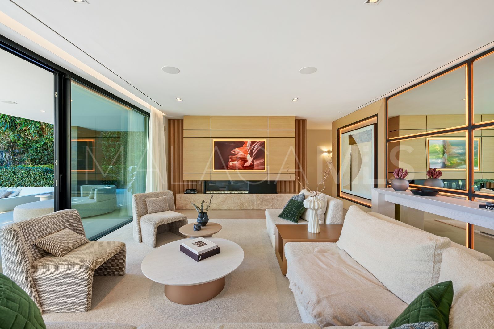 Villa for sale in Nueva Andalucia