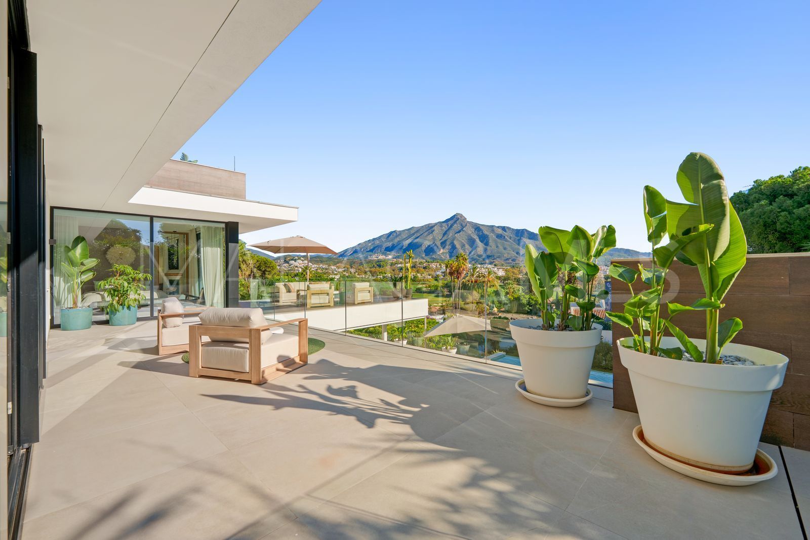 Villa for sale in Nueva Andalucia