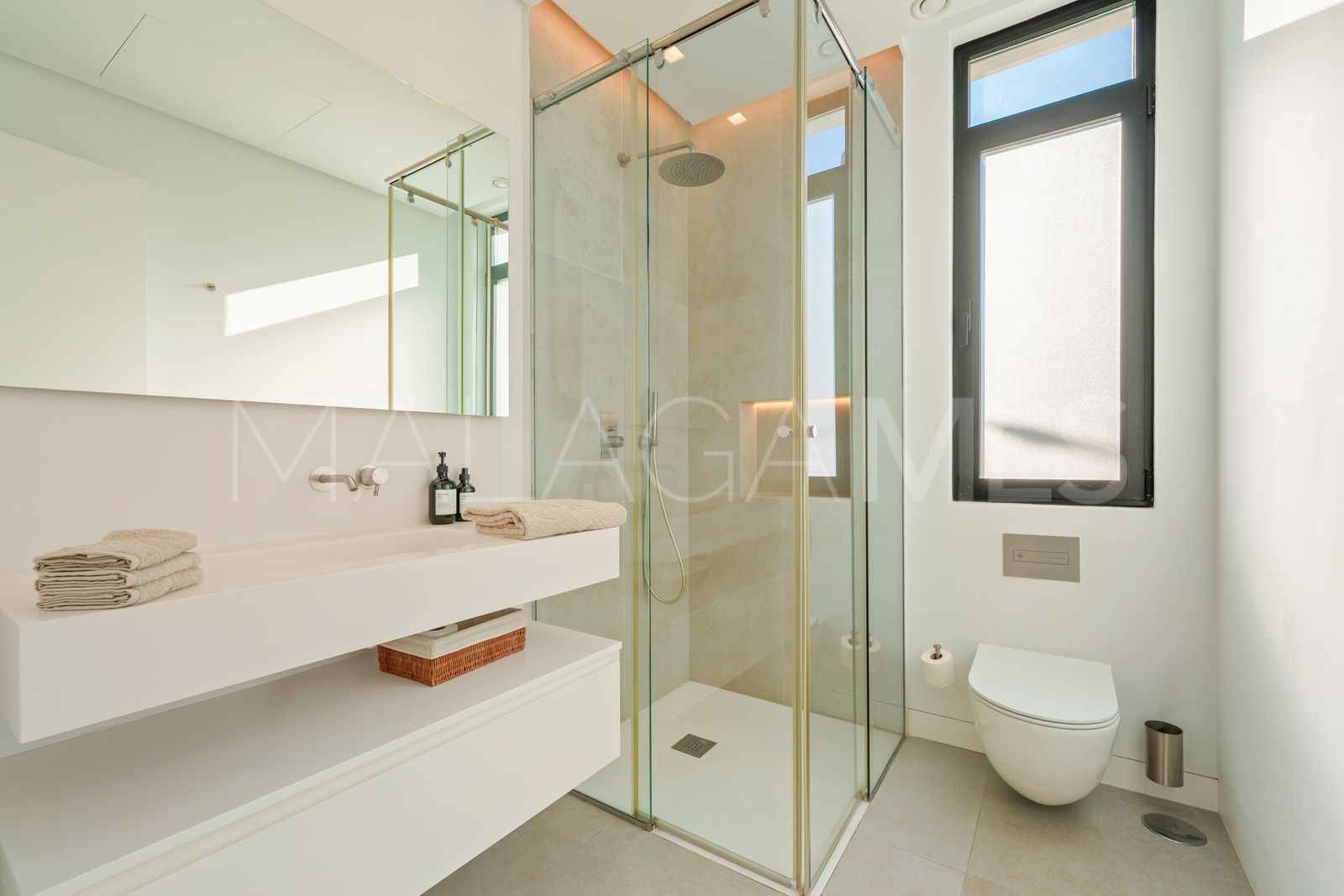 Villa for sale in Nueva Andalucia