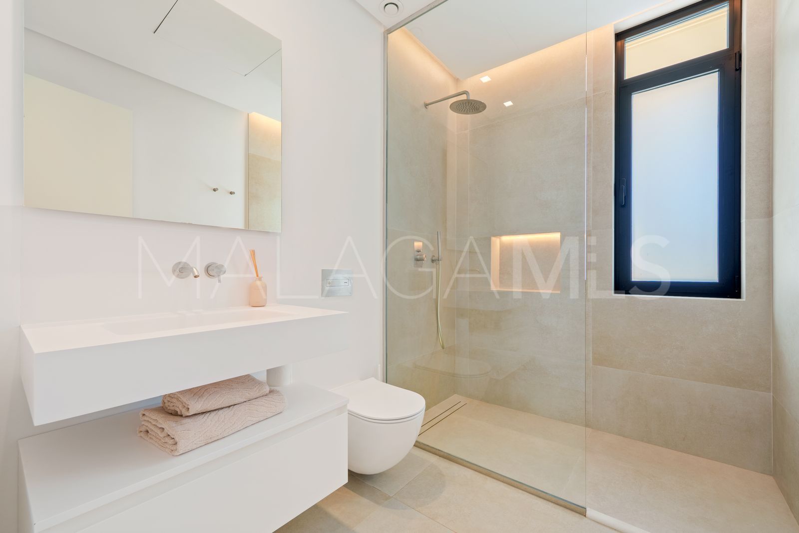 Villa for sale in Nueva Andalucia