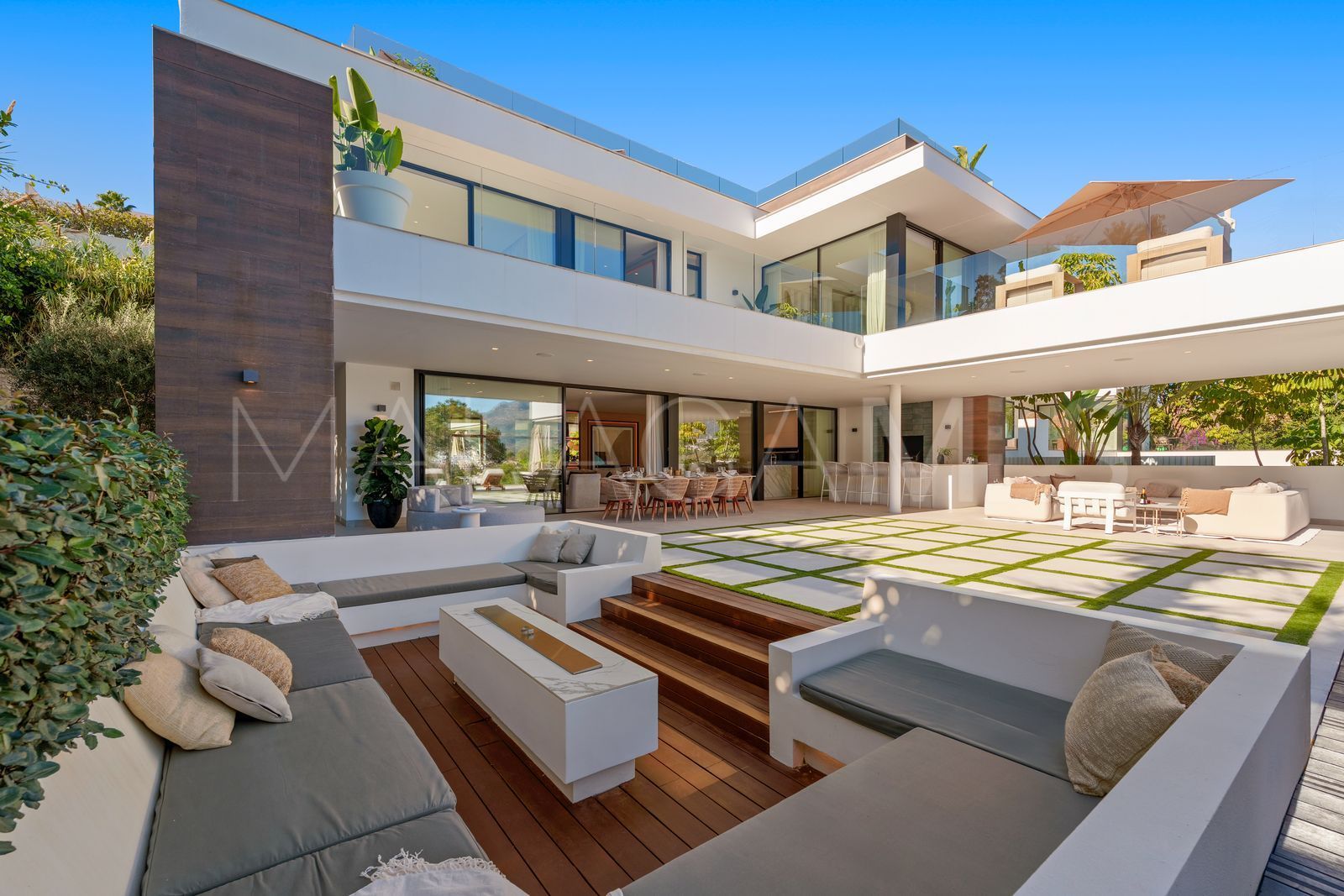 Villa for sale in Nueva Andalucia