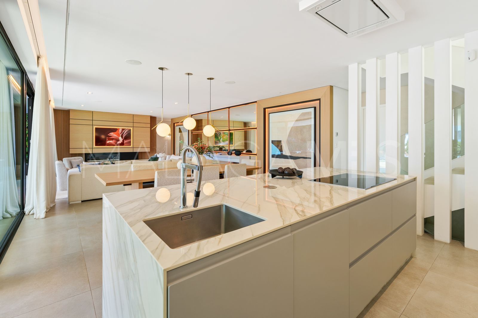 Villa for sale in Nueva Andalucia