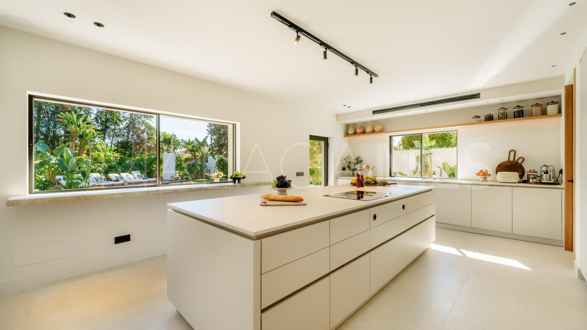 Villa de 5 bedrooms for sale in Cortijo Blanco