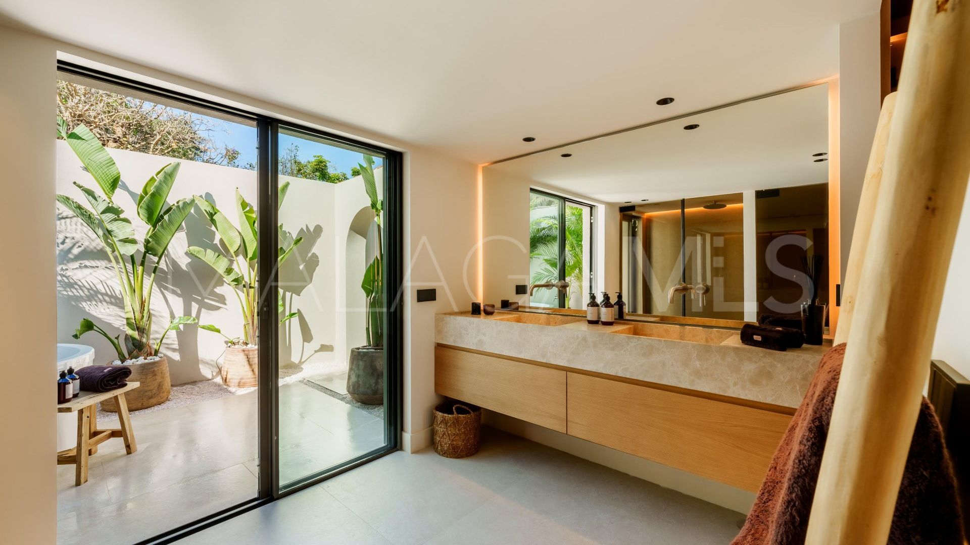 Villa de 5 bedrooms for sale in Cortijo Blanco