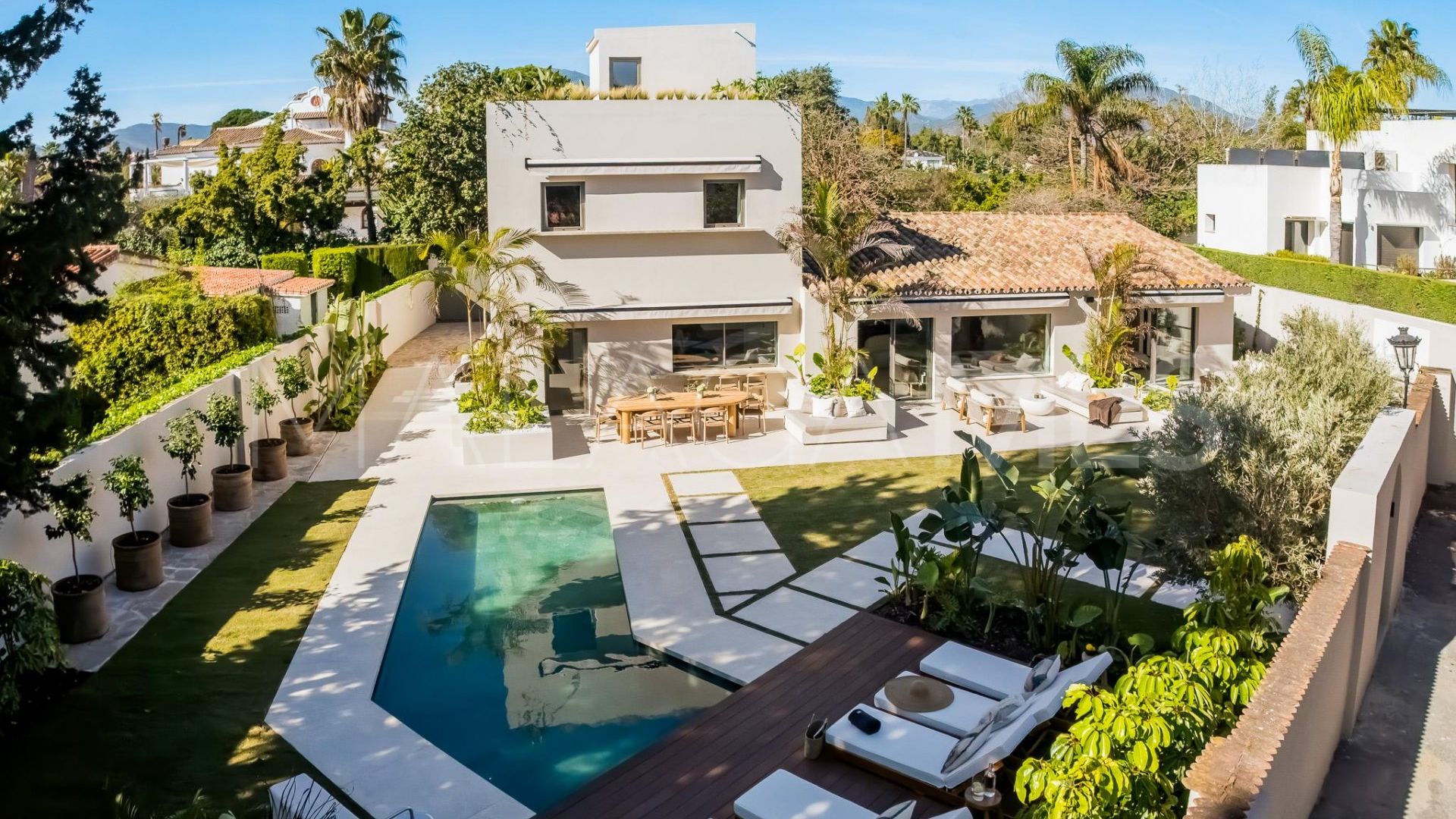 Villa de 5 bedrooms for sale in Cortijo Blanco