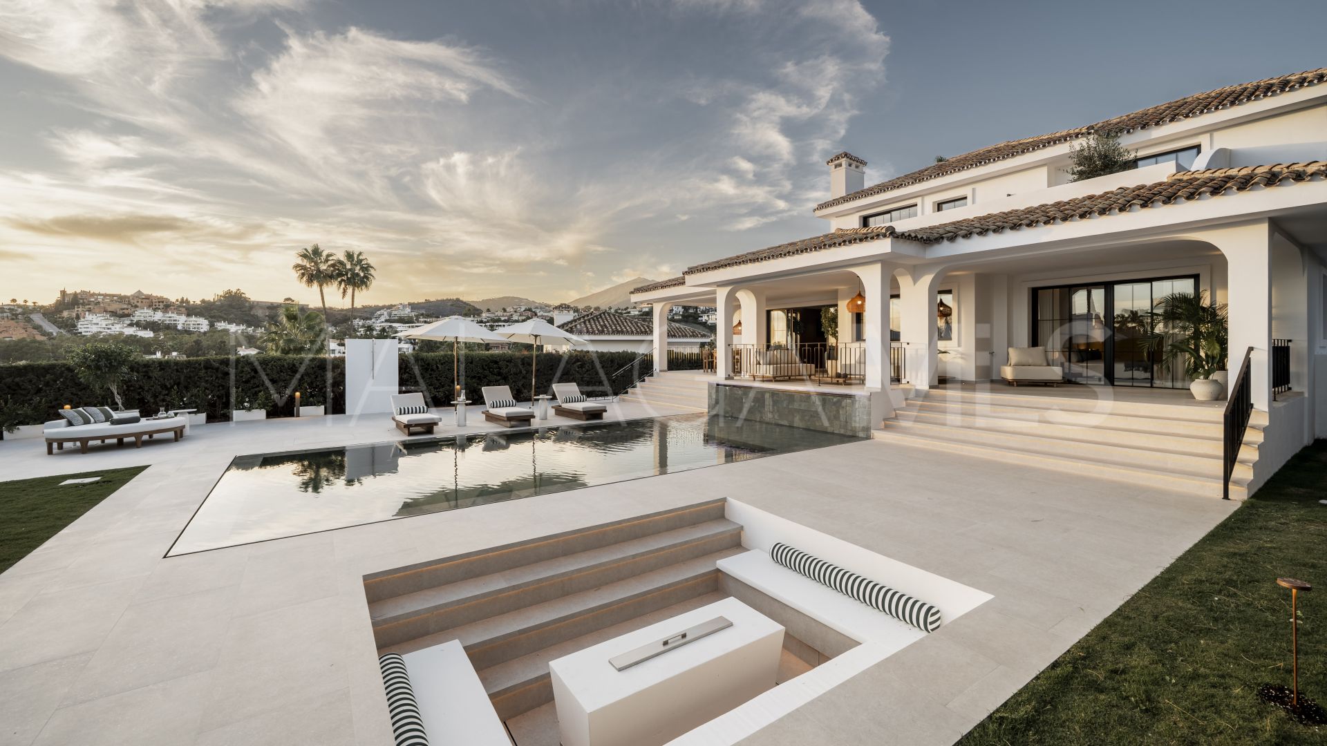 For sale villa in Nueva Andalucia with 5 bedrooms