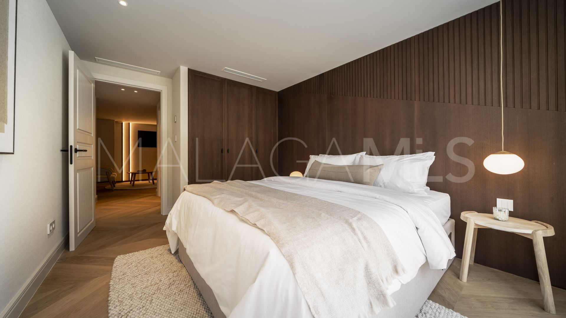 For sale villa in Nueva Andalucia with 5 bedrooms