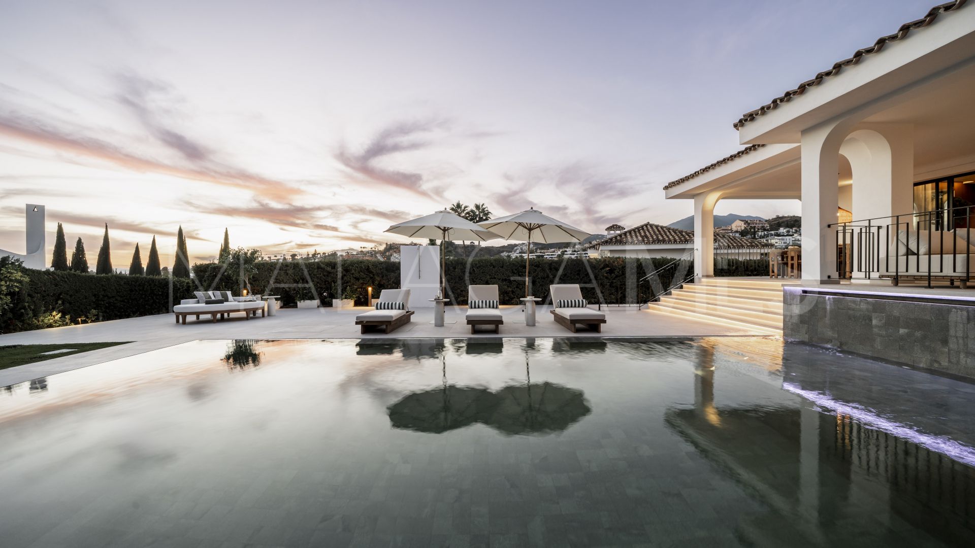 For sale villa in Nueva Andalucia with 5 bedrooms