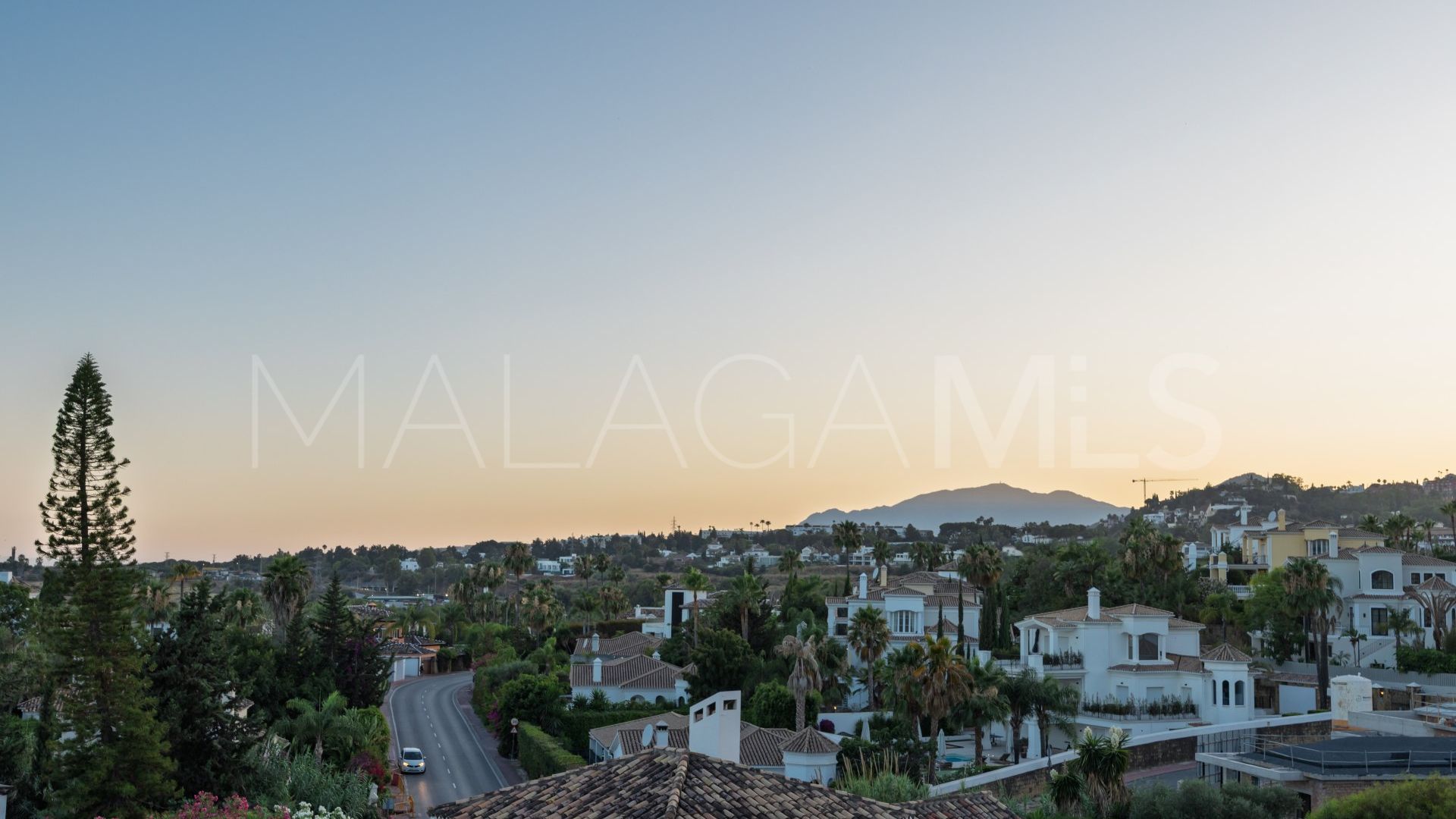 For sale Nueva Andalucia 5 bedrooms villa