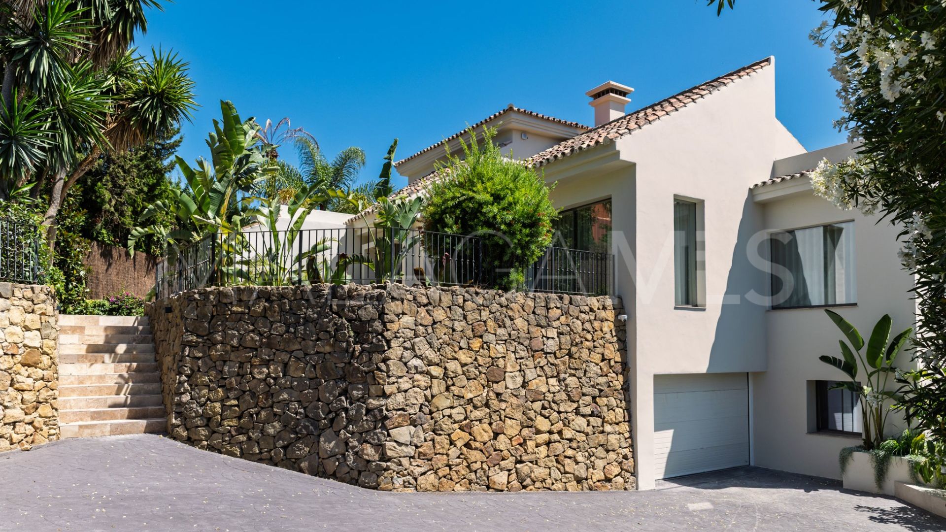 For sale Nueva Andalucia 5 bedrooms villa