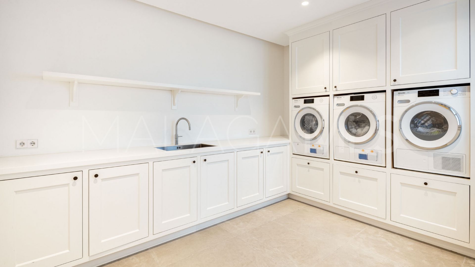 Se vende villa in Marbella Club Golf Resort with 7 bedrooms