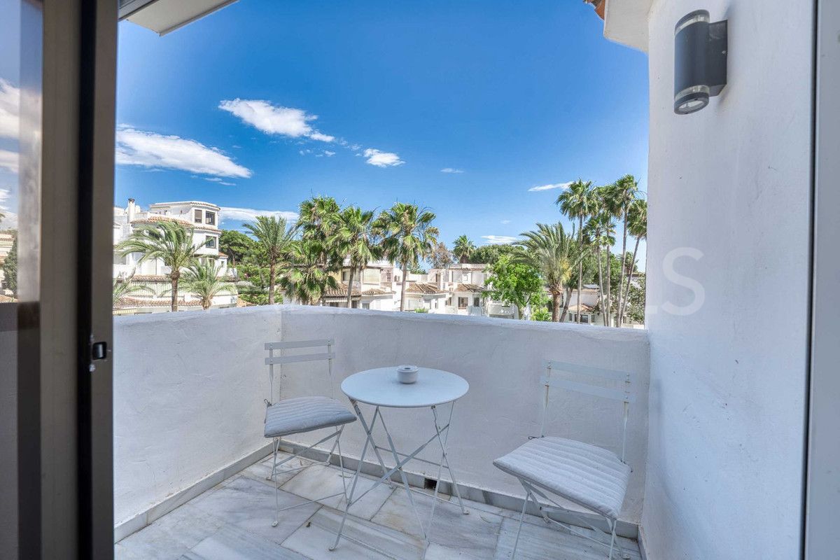 Buy Ático in Elviria de 4 bedrooms