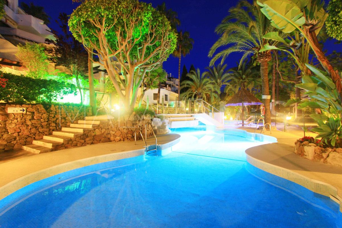 Buy Ático in Elviria de 4 bedrooms