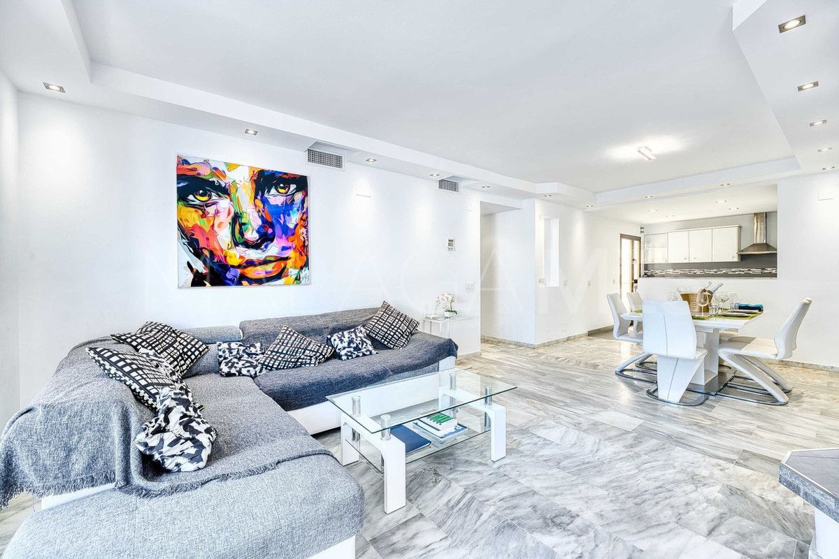 Buy Ático in Elviria de 4 bedrooms