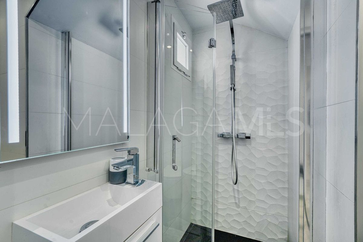 Buy Ático in Elviria de 4 bedrooms