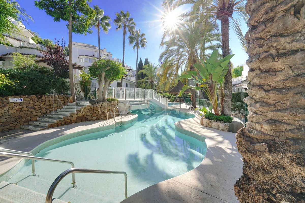 Buy Ático in Elviria de 4 bedrooms
