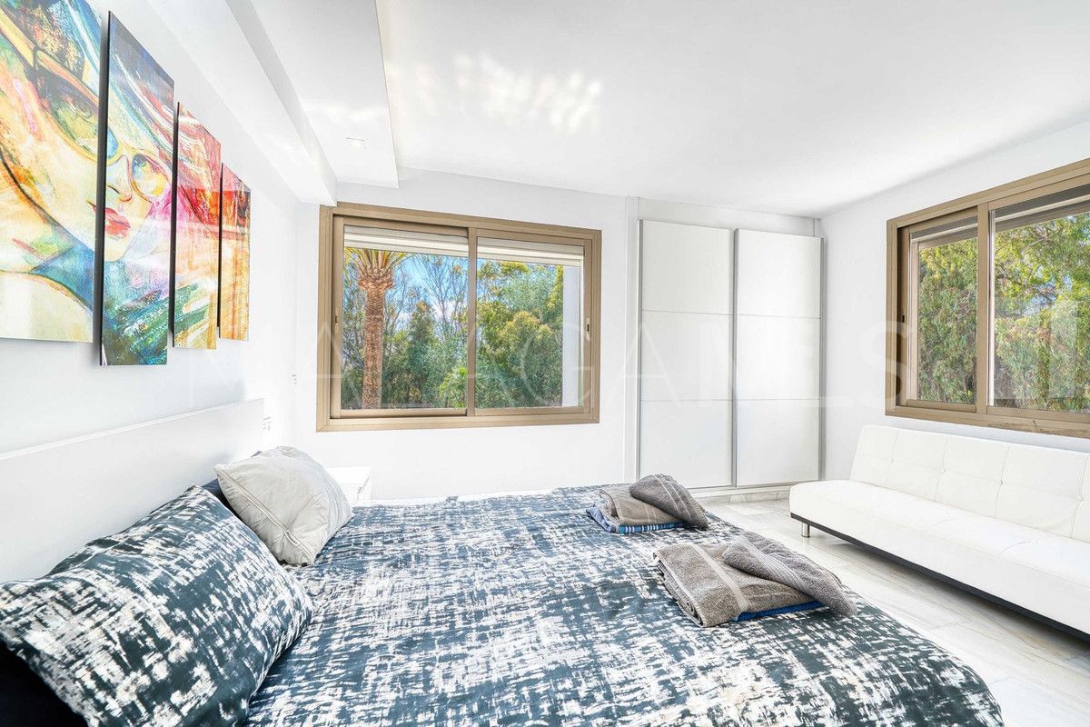 Buy Ático in Elviria de 4 bedrooms