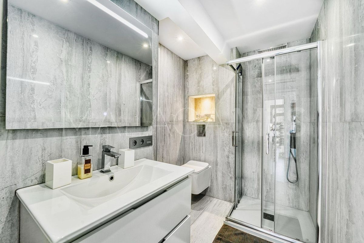Buy Ático in Elviria de 4 bedrooms