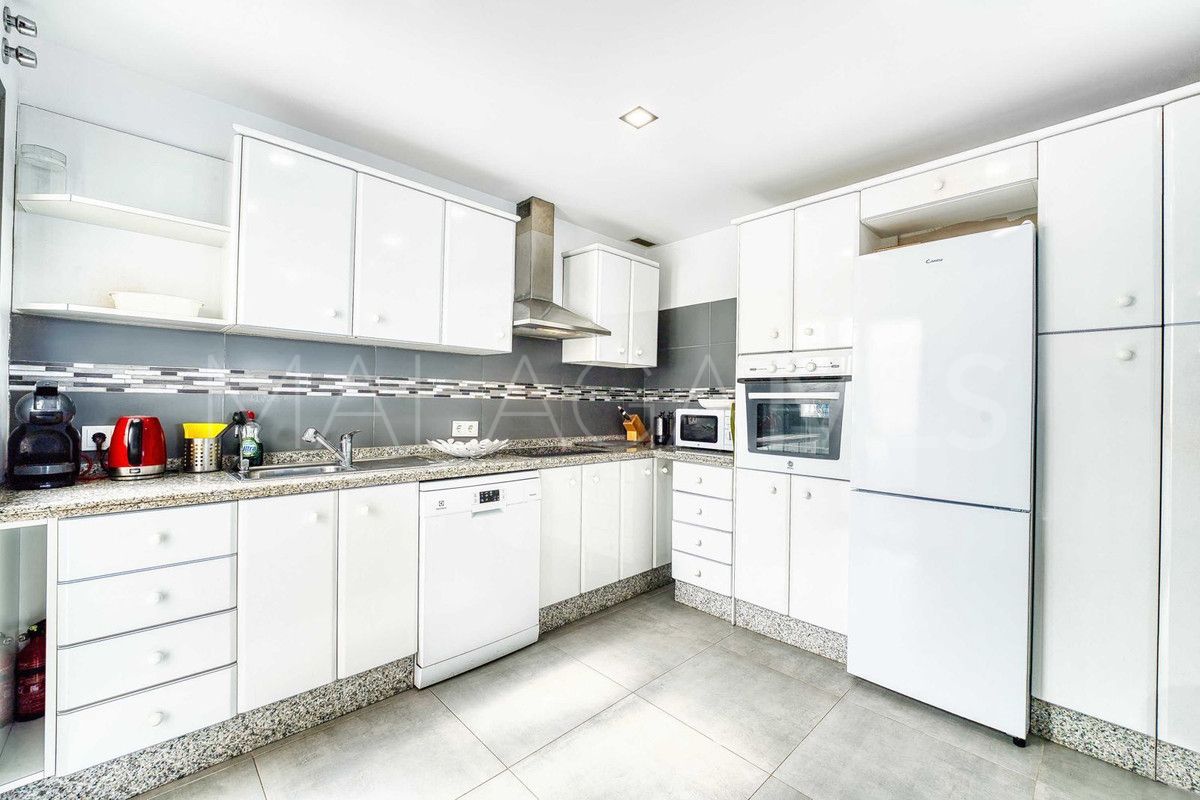 Buy Ático in Elviria de 4 bedrooms