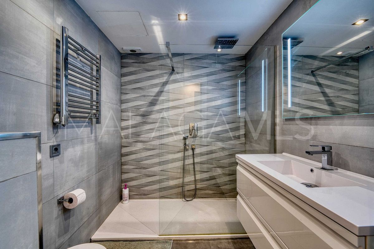 Buy Ático in Elviria de 4 bedrooms