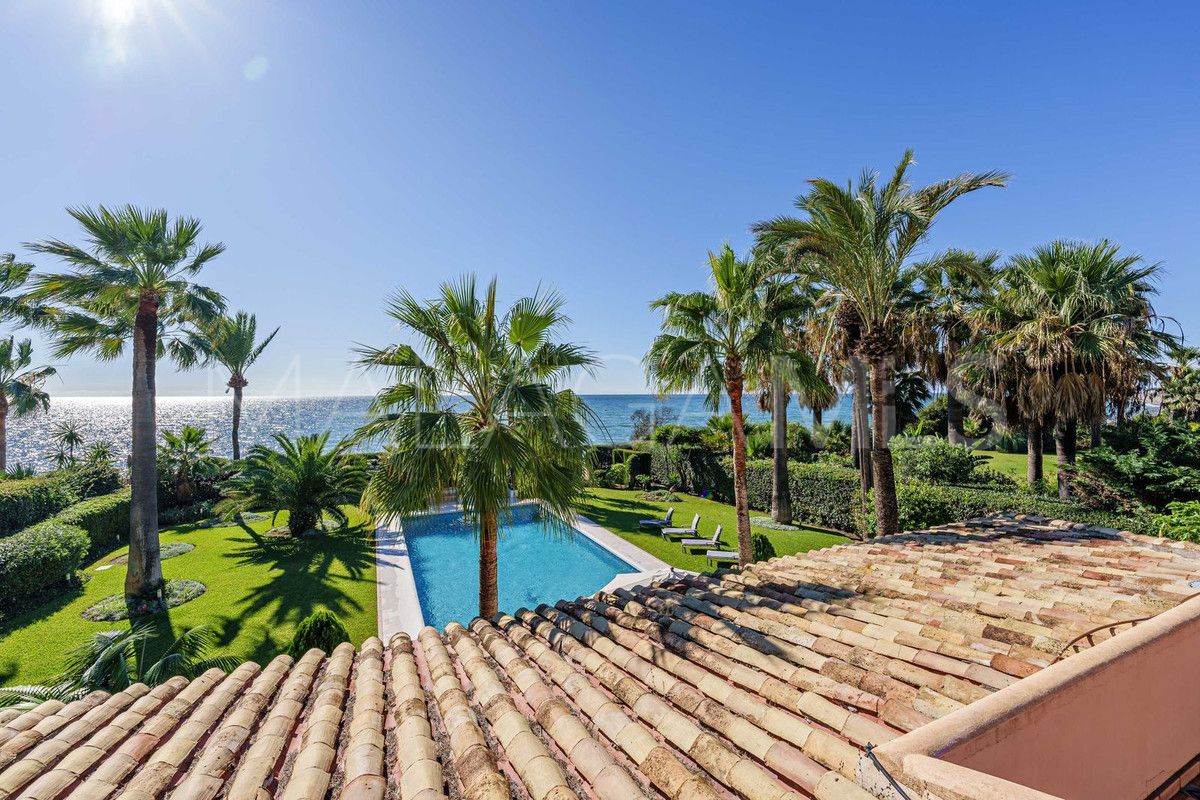 Villa for sale in New Golden Mile