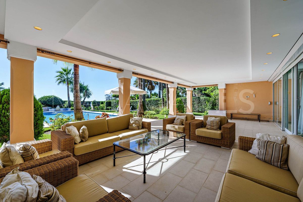 Villa for sale in New Golden Mile