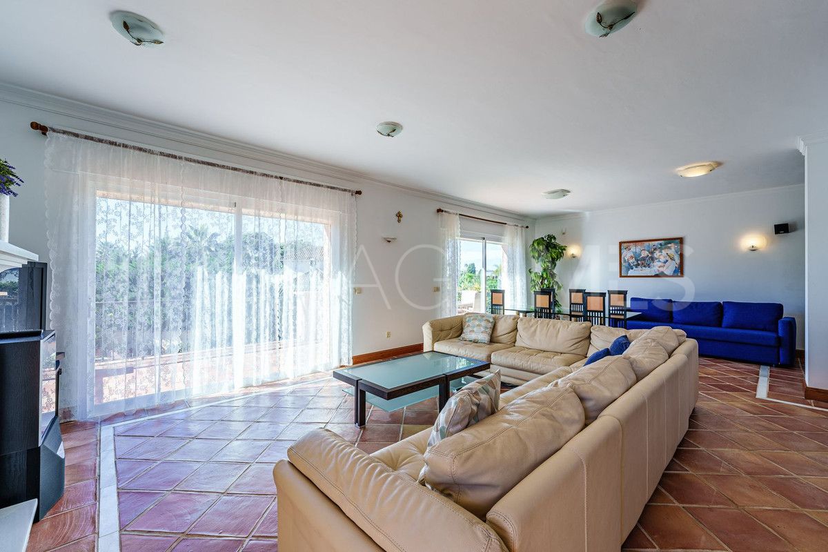 Villa for sale in New Golden Mile