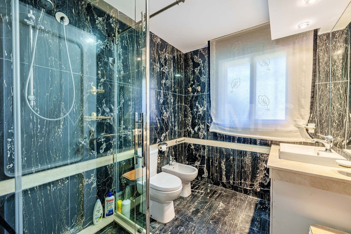 Villa for sale in New Golden Mile