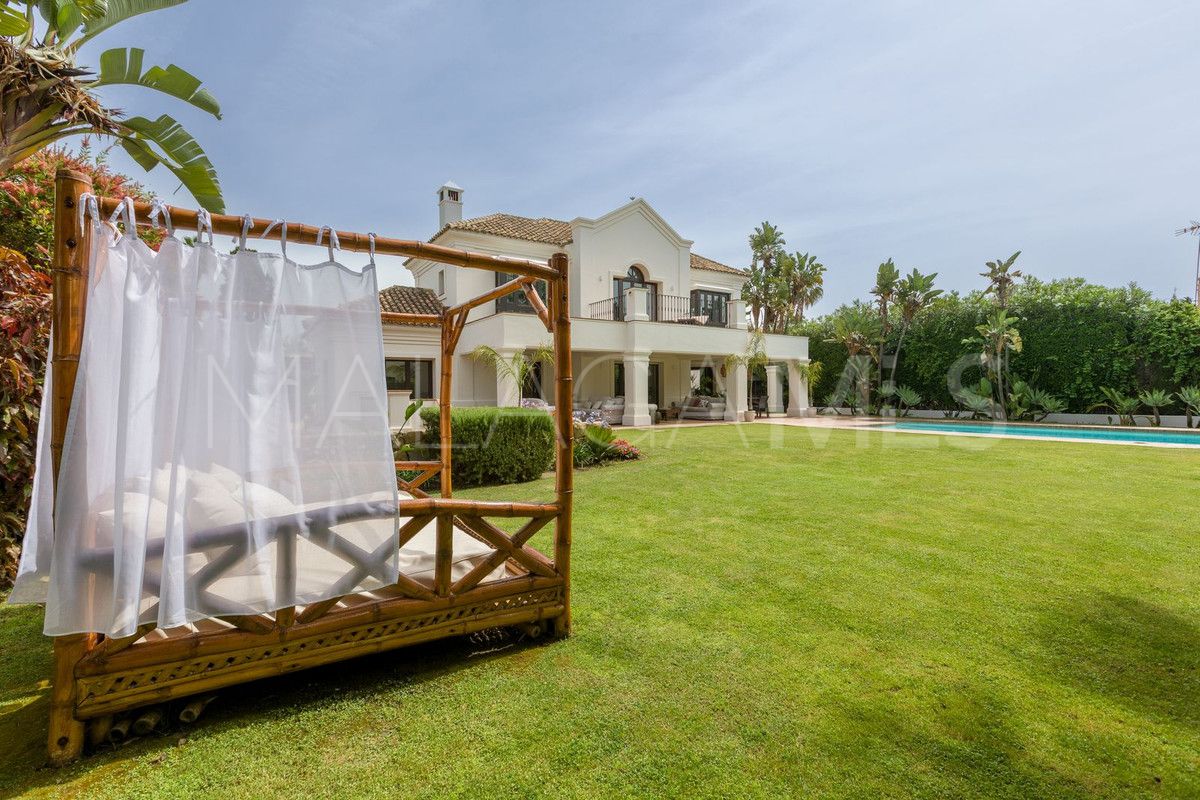 Villa for sale in Guadalmina Baja