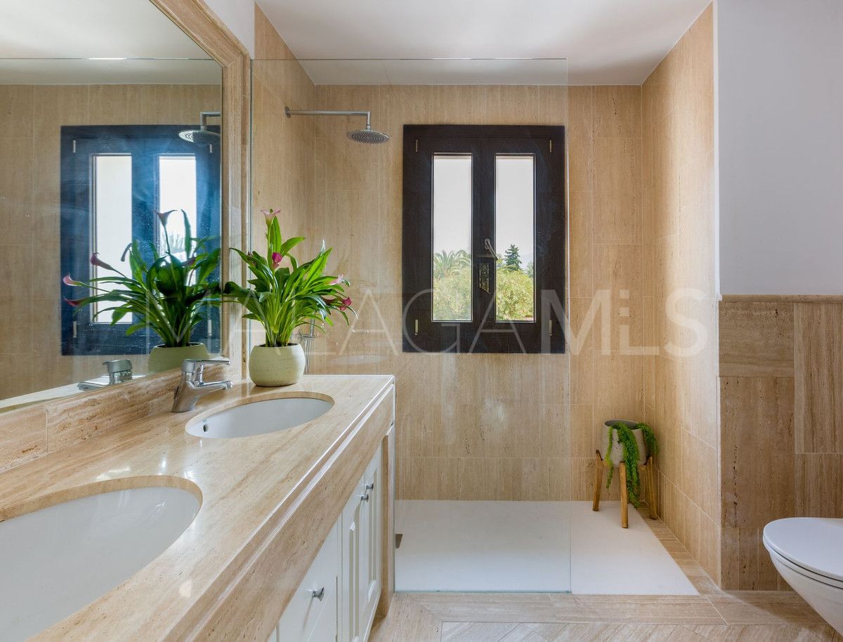 Villa for sale in Guadalmina Baja