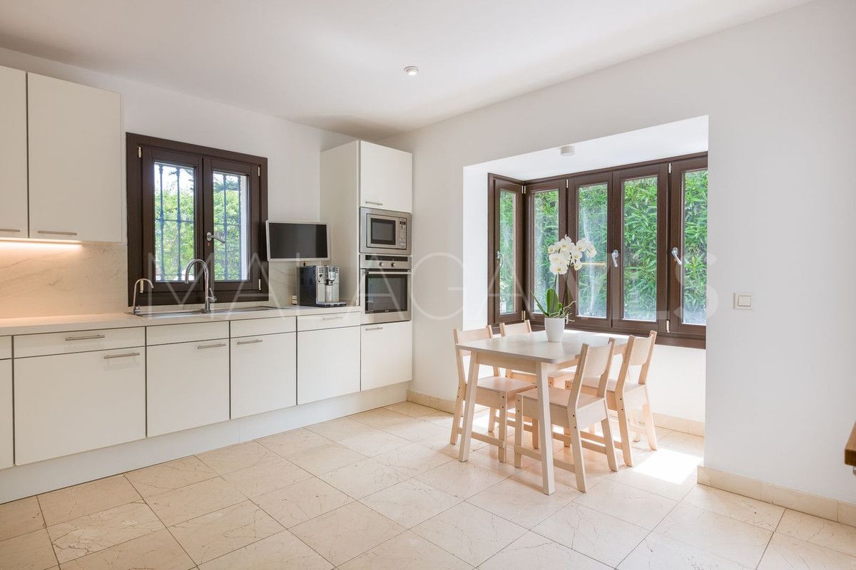 Villa for sale in Guadalmina Baja