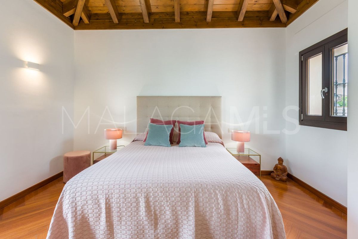 Villa for sale in Guadalmina Baja