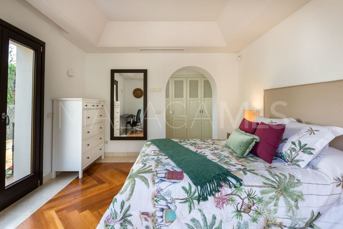 Villa for sale in Guadalmina Baja