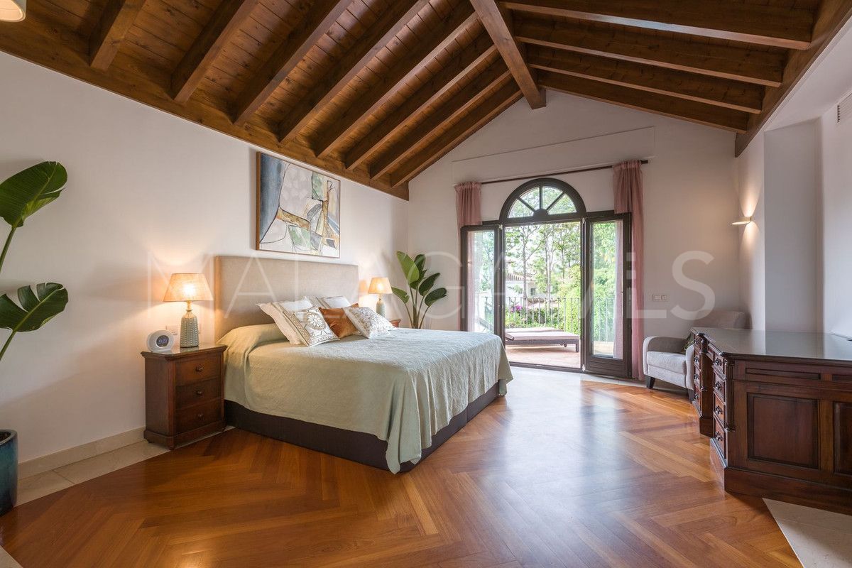 Villa for sale in Guadalmina Baja